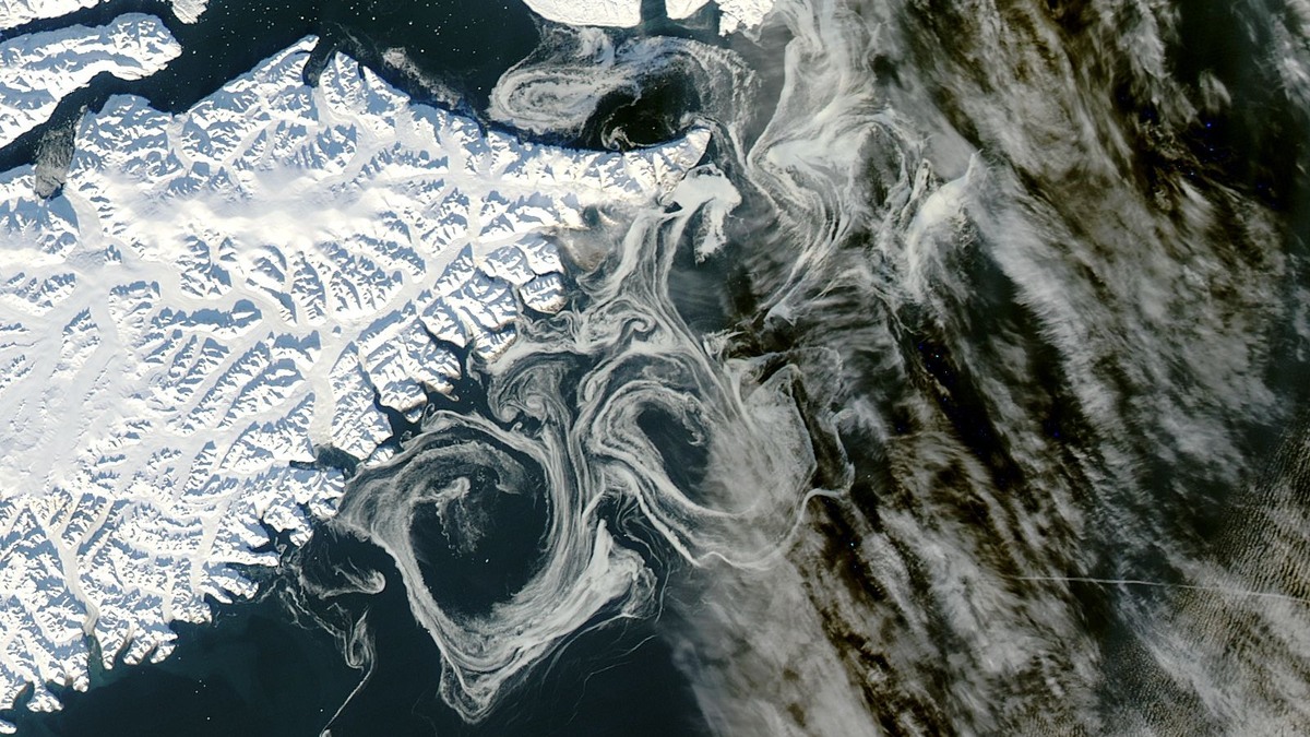 Морски лед край източна Гренландия, Aqua/MODIS, 16 октомври 2012 г. Архив, не Оден през 2023–2024 г.